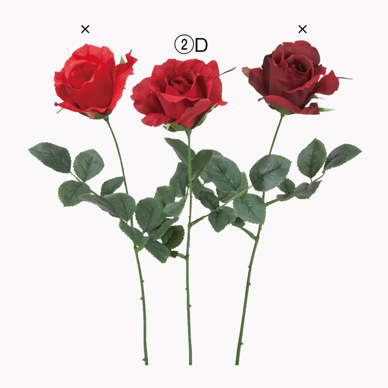 アスカの赤いバラの造花。