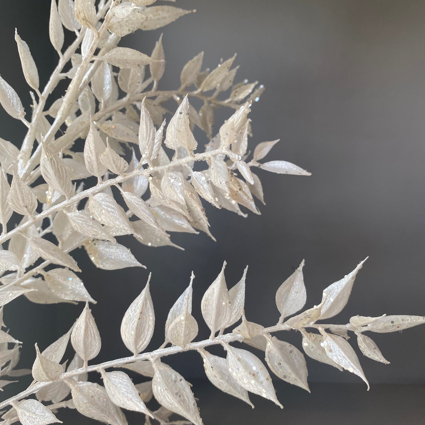 アーティフィシャルフラワー ホワイト 白 リーフ クリスマスフラワー フラワーアレンジメント 造花 グリッター キラキラ