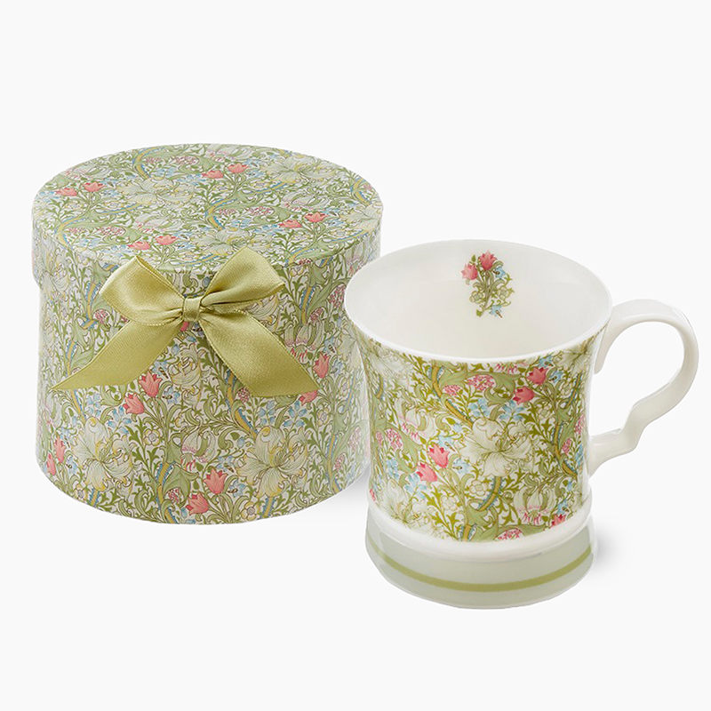 ギフトボックス付き、ロイヤルアーデンの小花柄マグカップ。
