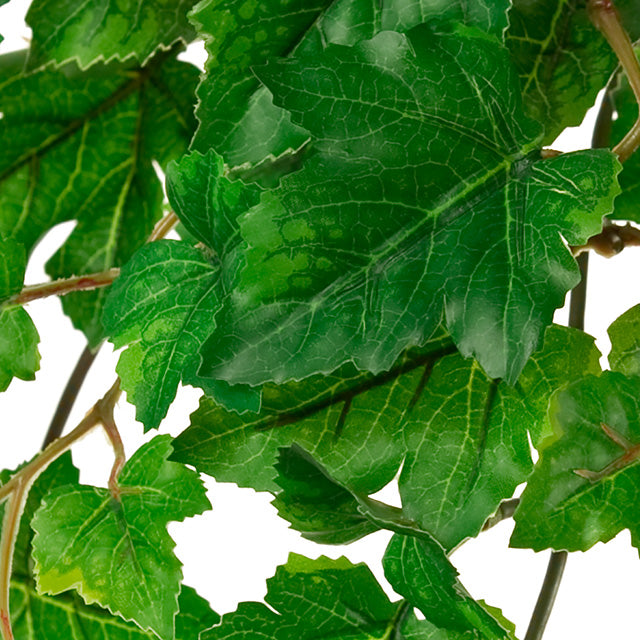 屋外でも使えるグレープリーフのバイン、東京堂の造花。