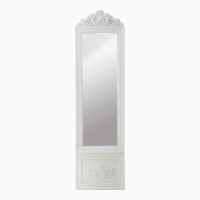 アンティークホワイトのフロアスタンドミラー。