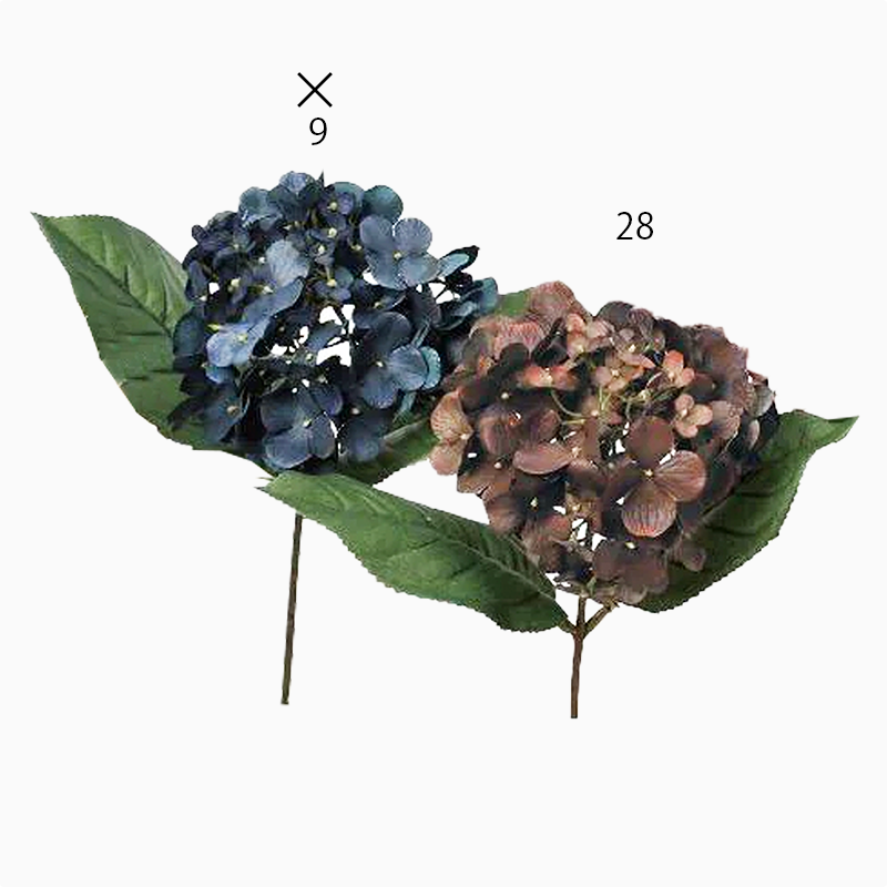 ブラウンカラーのアジサイの造花。