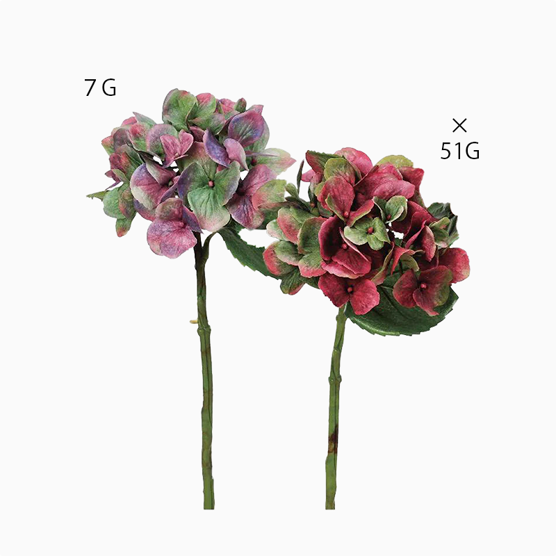 グリーンとパープルのグラデーションがきいた、ハイドランジアの造花。