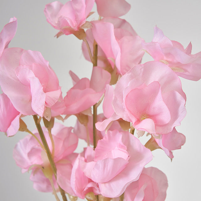 ピンクのスイトピーの造花。