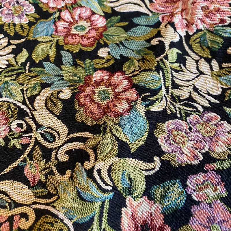 ゴブラン織り、花柄のテーブルランナー。