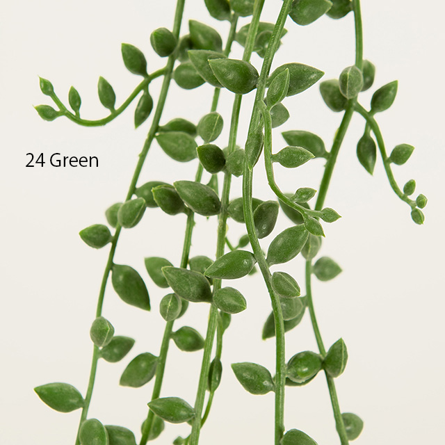 グリーンネックレスの東京堂の造花。