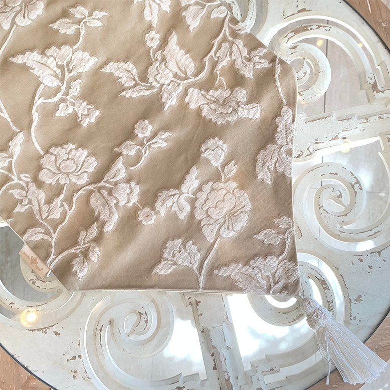 テーブルランナー ジェニファーテイラー・Heirloom(35×230cm) – anji テーブルランナー ジェニファーテイラー・Heirloom(35×230cm) – anji